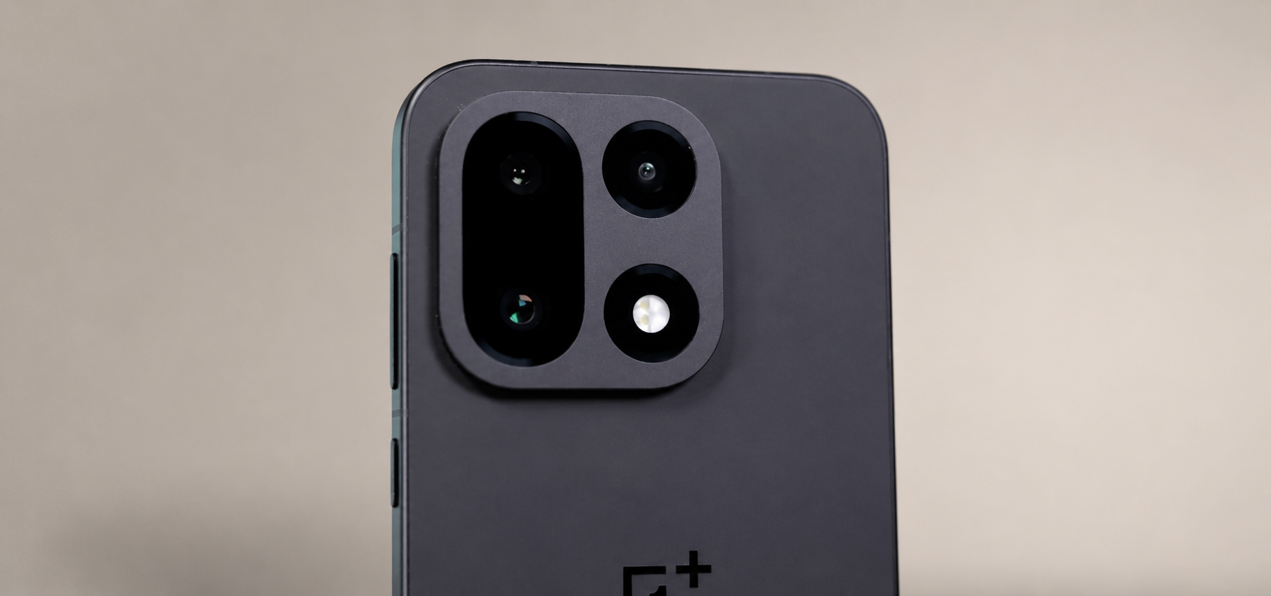 OnePlus 15 Deal Adds Free Buds