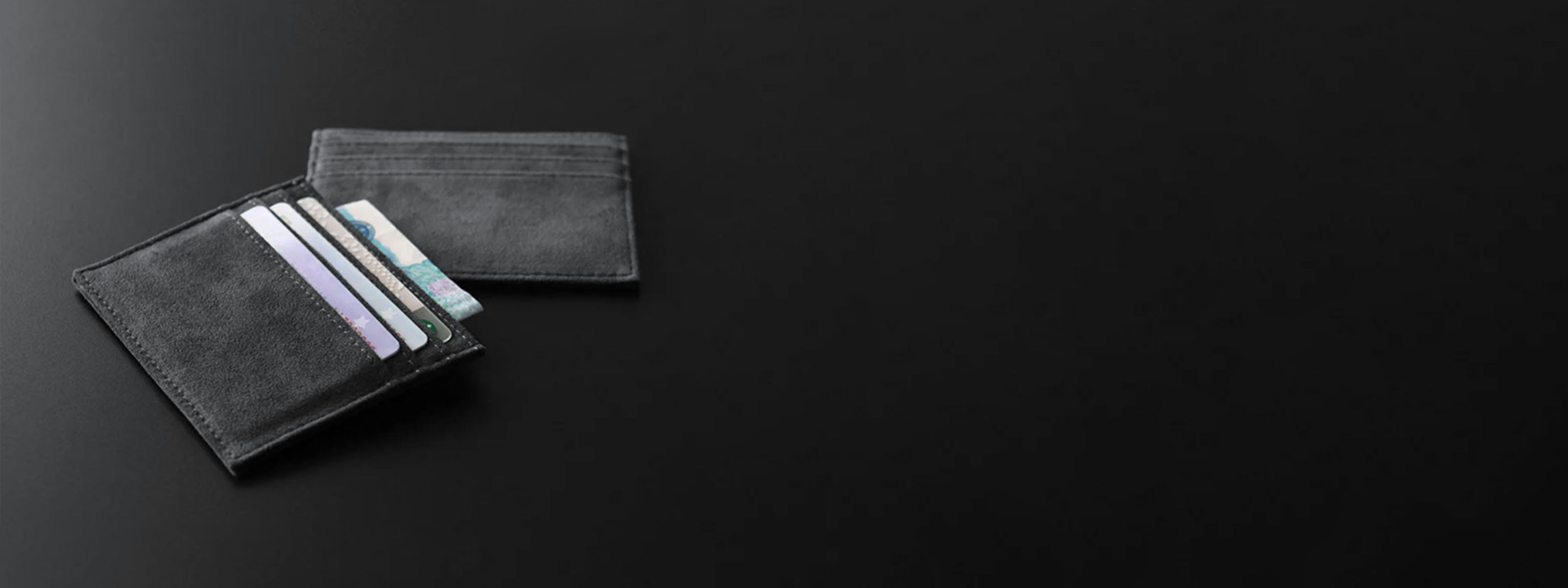 Komodoty-Alcantara-Card-Wallet-Black-Banner-Desktop