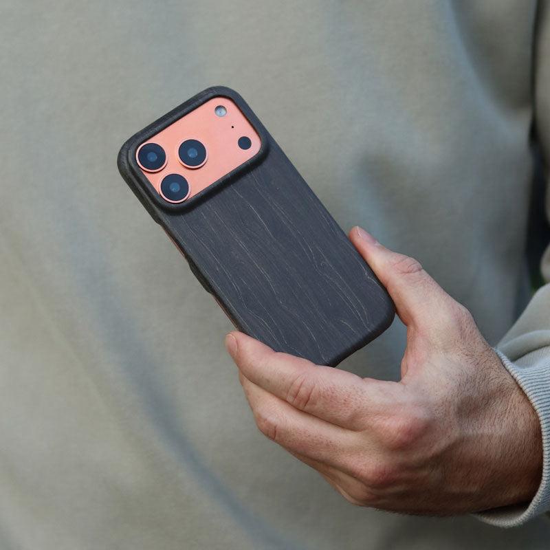 Schlanke iPhone-Hülle aus Holz 