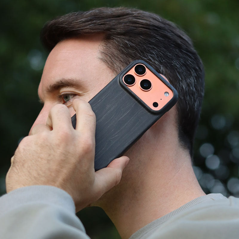 Schlanke iPhone-Hülle aus Holz 