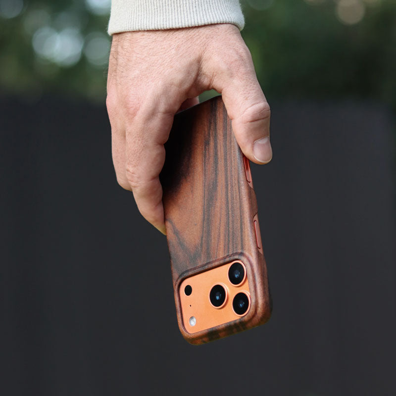 Schlanke iPhone-Hülle aus Holz 