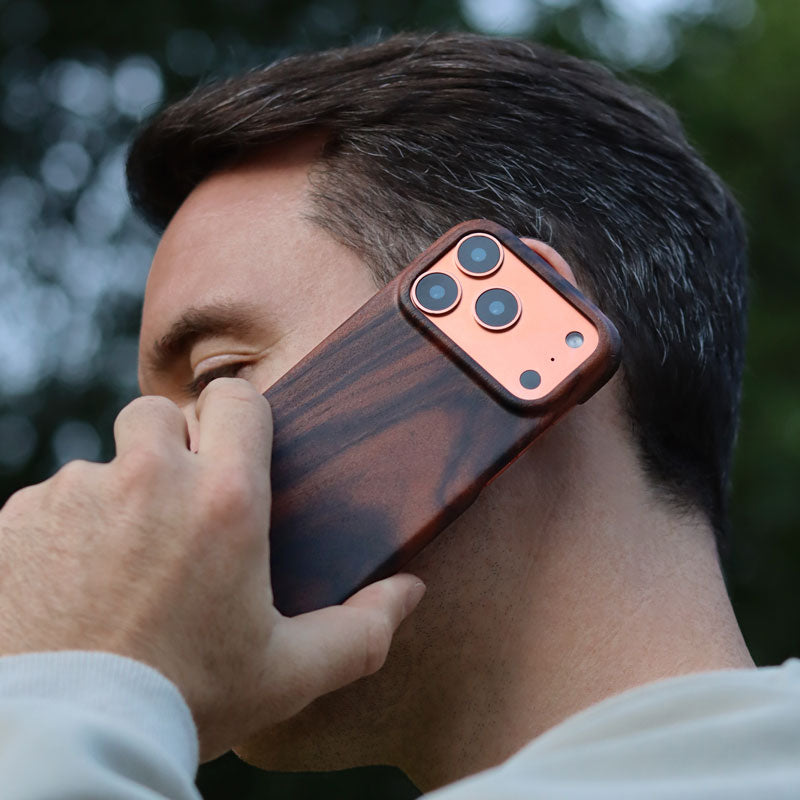 Schlanke iPhone-Hülle aus Holz 