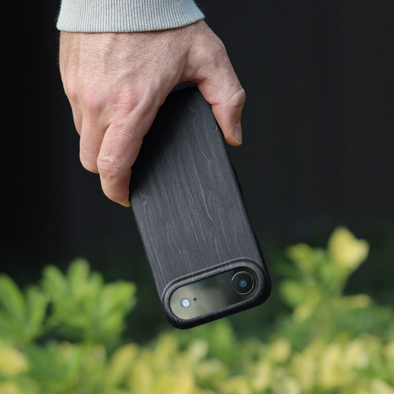 Schlanke iPhone-Hülle aus Holz 