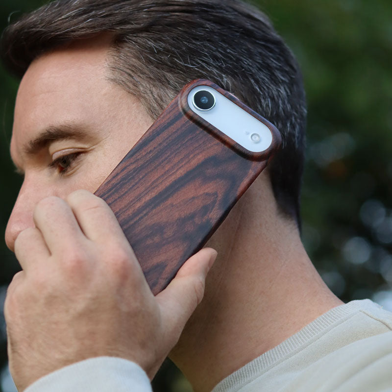 Schlanke iPhone-Hülle aus Holz 