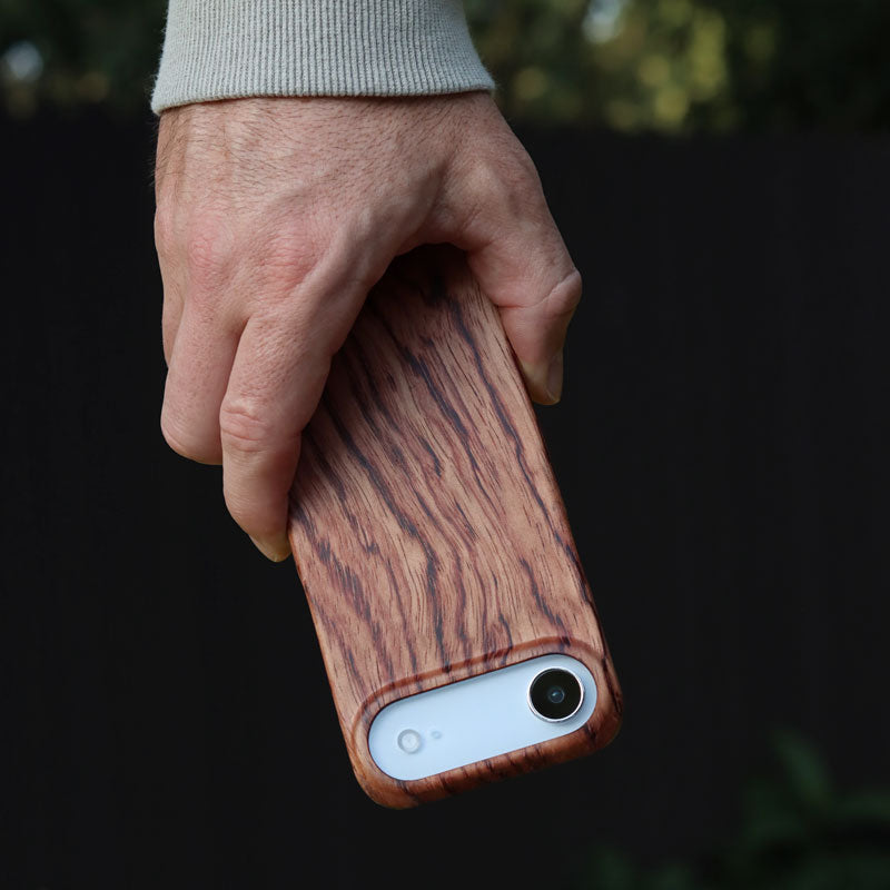 Schlanke iPhone-Hülle aus Holz 