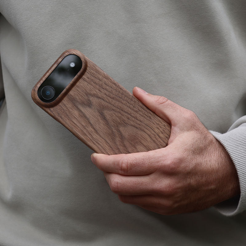 Schlanke iPhone-Hülle aus Holz 
