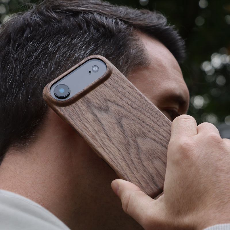 Schlanke iPhone-Hülle aus Holz 